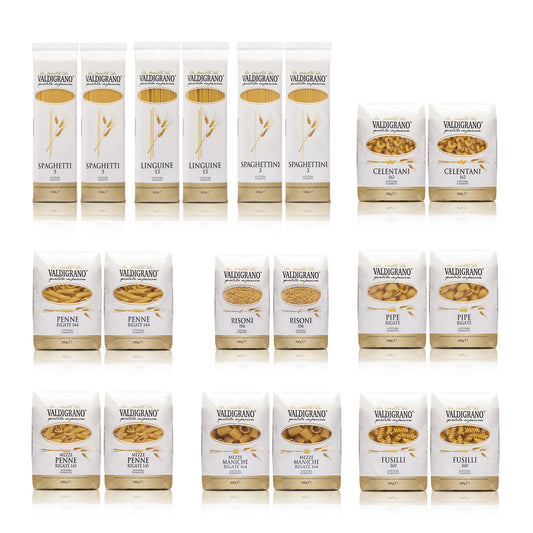 Assortimento di pasta Valdigrano da 500g: due confezioni di spaghetti, due di linguine, due di spaghettini, due di celentani, due di penne rigate, due di risoni, due di pipe, due di mezze penne rigate, due di mezze maniche e due di spaghettini, disposte su sfondo bianco.