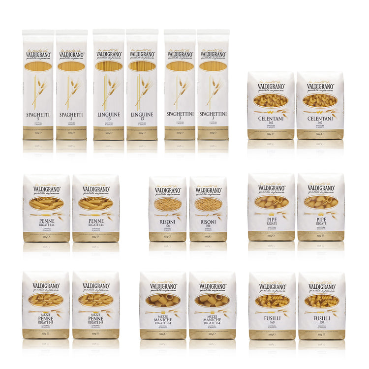 Assortimento di pasta Valdigrano da 500g: due confezioni di spaghetti, due di linguine, due di spaghettini, due di celentani, due di penne rigate, due di risoni, due di pipe, due di mezze penne rigate, due di mezze maniche e due di spaghettini, disposte su sfondo bianco.