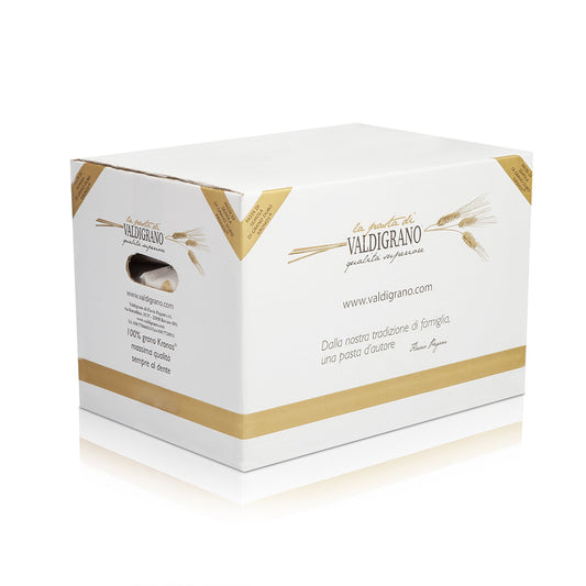 Scatola di cartone Valdigrano da 10kg per confezione multipla, decorata con loghi e scritte promozionali.